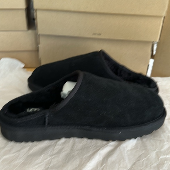 Ugg Men’s  Classic Slip-On Slippers - Picture 4 of 6